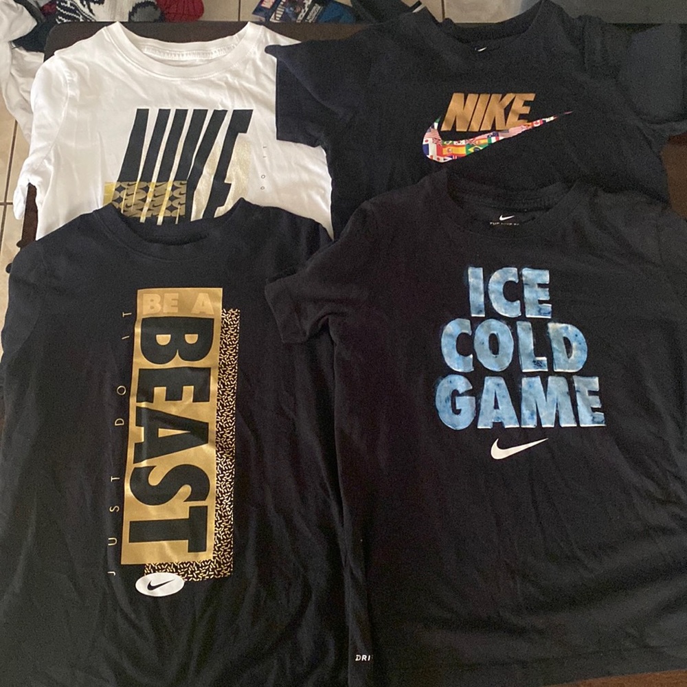 4 boys medium nike tshirts